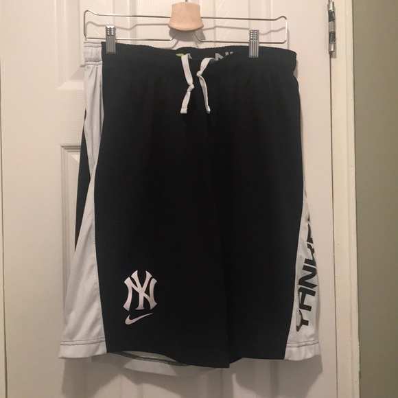 yankees nike shorts
